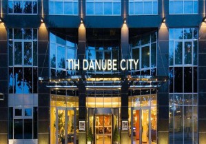 Hotel Nh Danube City 4*